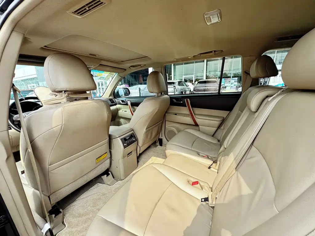 Highlander 2.7 L 2 WD 7-seat Luxury Navigation