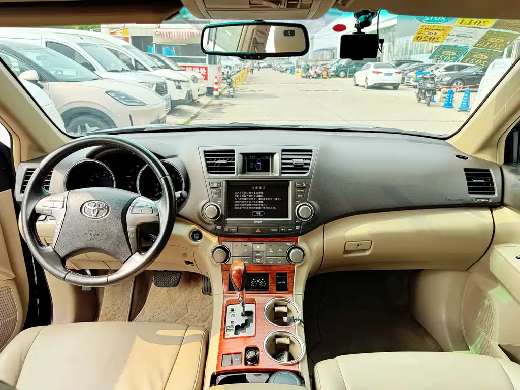 Highlander 2.7 L 2 WD 7-seat Luxury Navigation