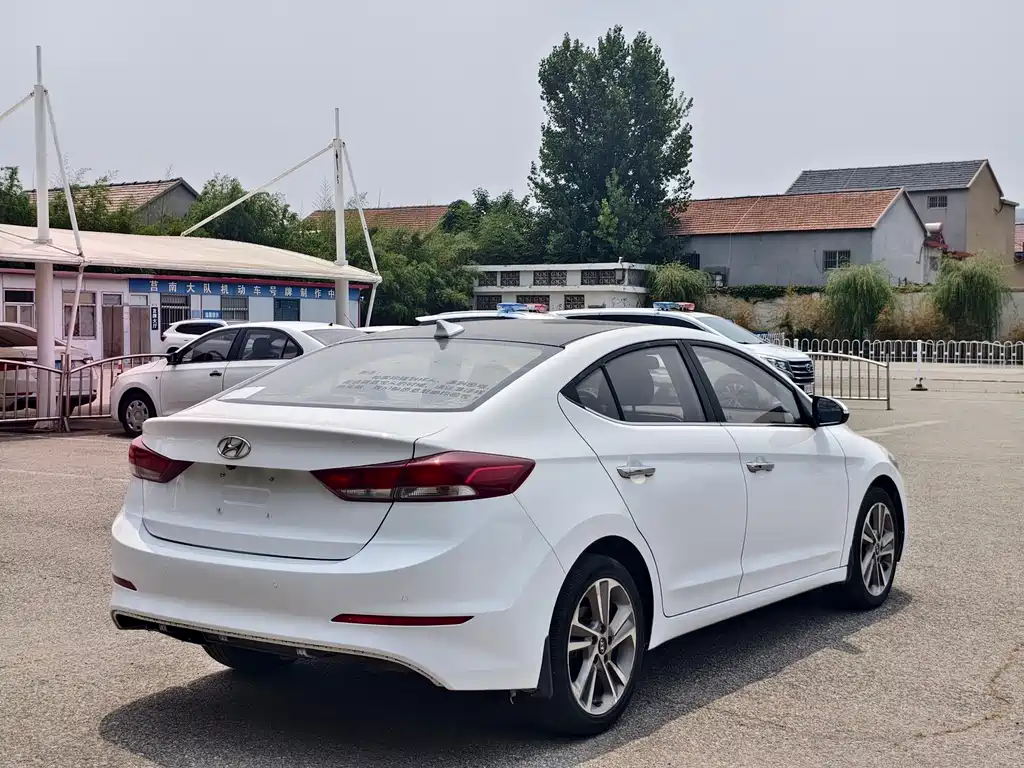 Elantra 1.6 L Auto 15 Anniversary Special Edition