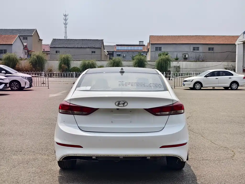 Elantra 1.6 L Auto 15 Anniversary Special Edition