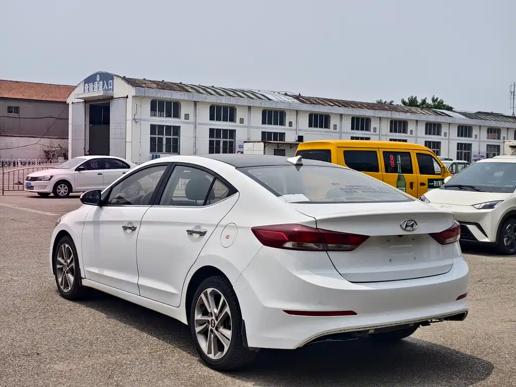 Elantra 1.6 L Auto 15 Anniversary Special Edition