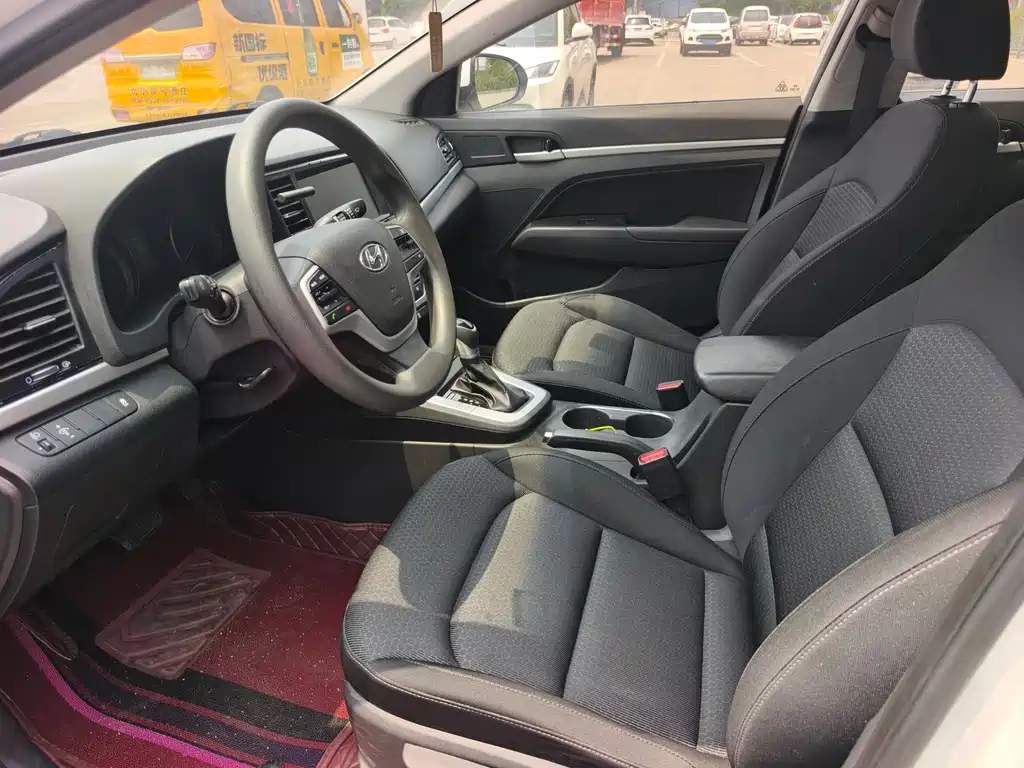 Elantra 1.6 L Auto 15 Anniversary Special Edition