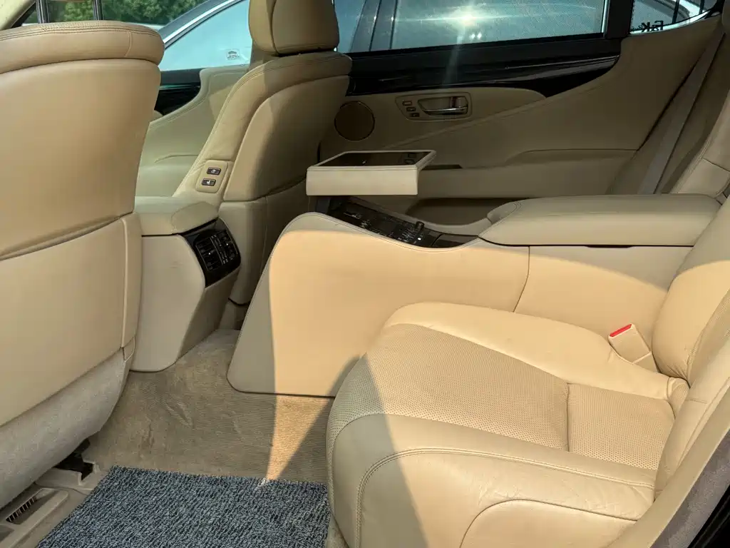 Lexus LS 460 L Distinguished