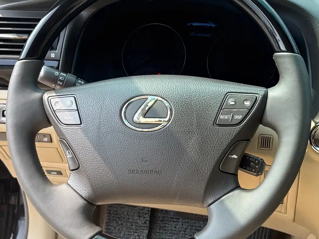 Lexus LS 460 L Distinguished