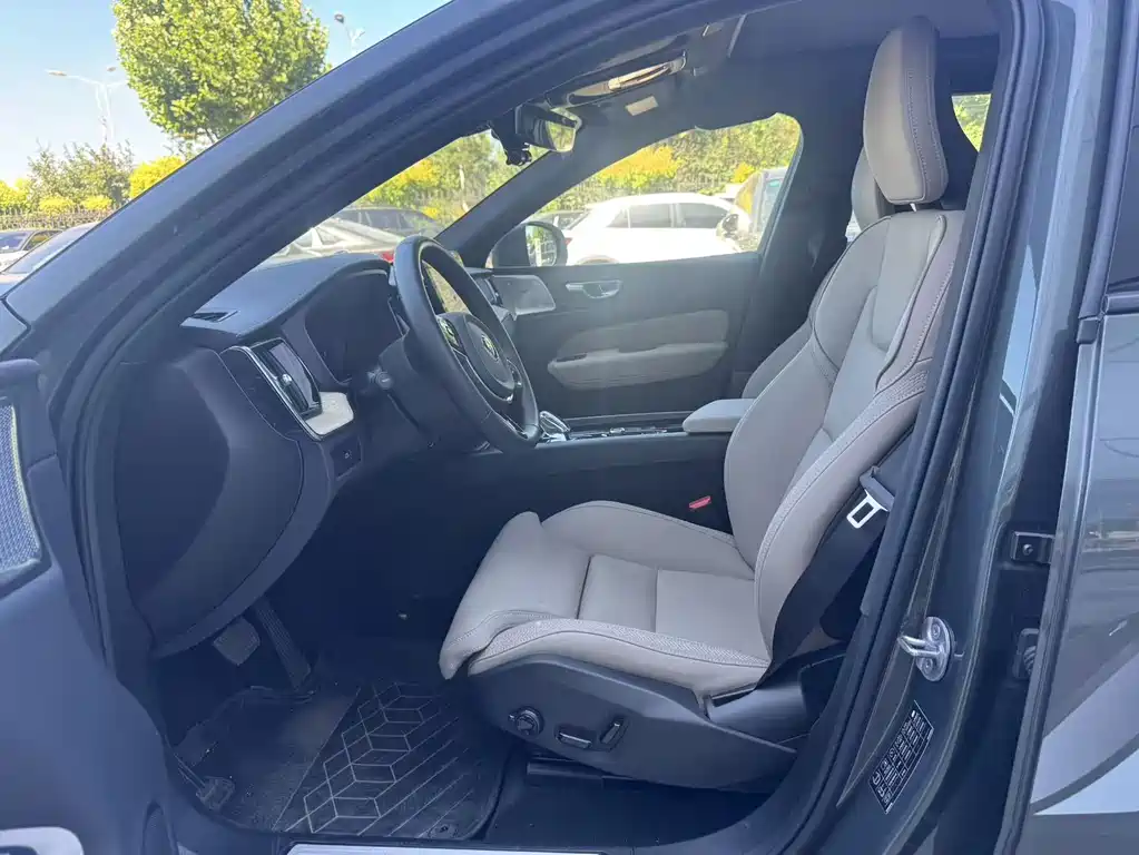 Volvo XC60 B5 4 WD Smart Vision Sport