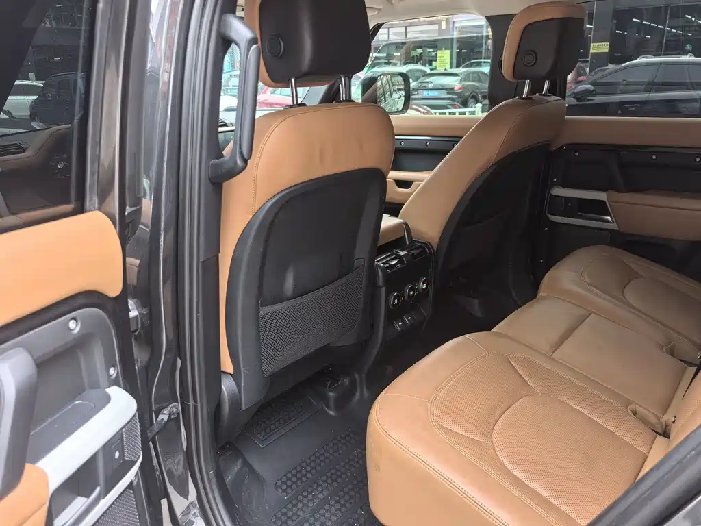 Land Rover Defender 110 3.0 T P400 Dark Special Edition