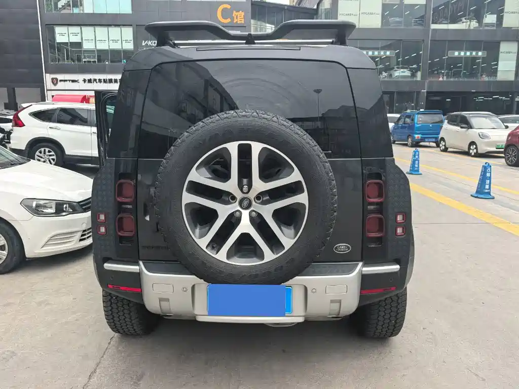 Land Rover Defender 110 3.0 T P400 Dark Special Edition