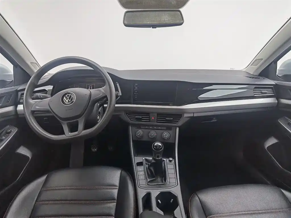 Bora 1.5 L Manual Fashion Connected