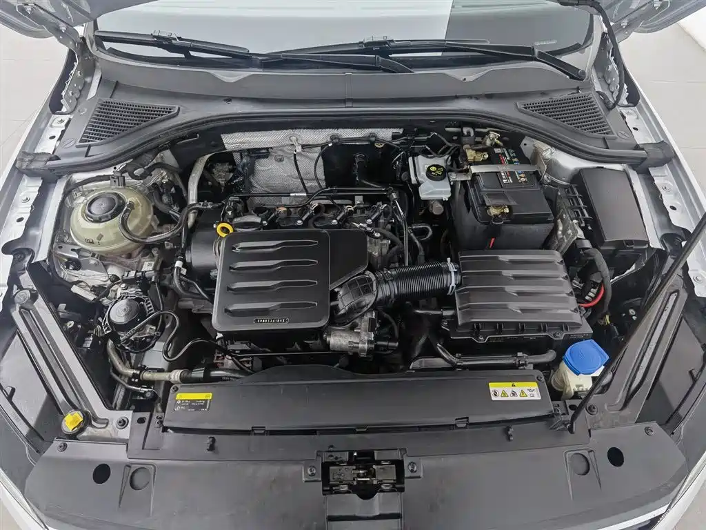 Bora 1.5 L Manual Fashion Connected