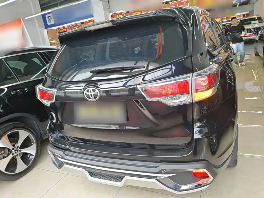 Highlander 2.0 T 4 WD Luxury 7-seat