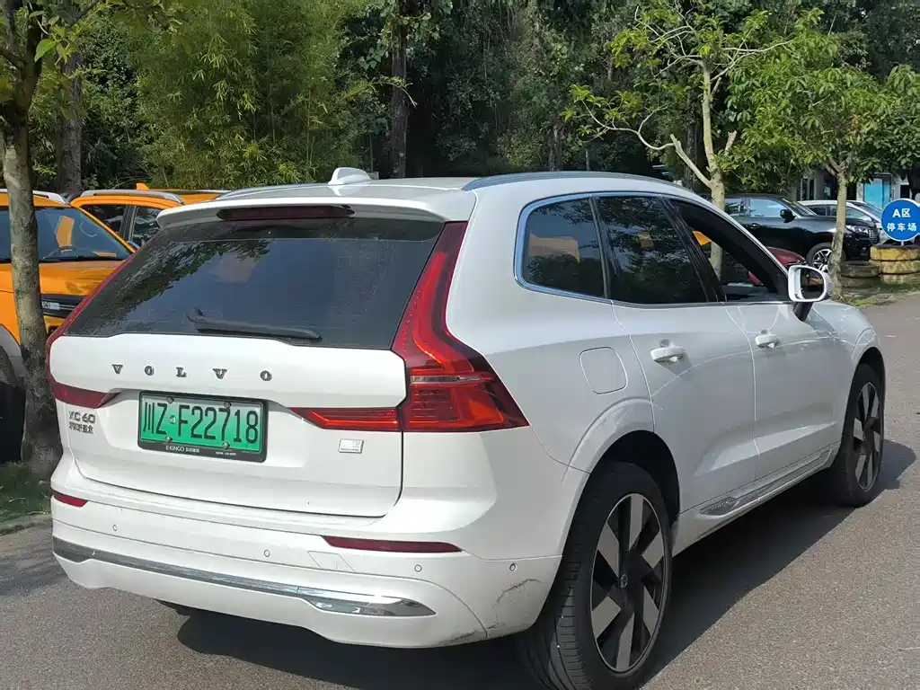 Volvo XC60 PHEV T8 PHEV Long Range 4 WD Smart Vision Luxury