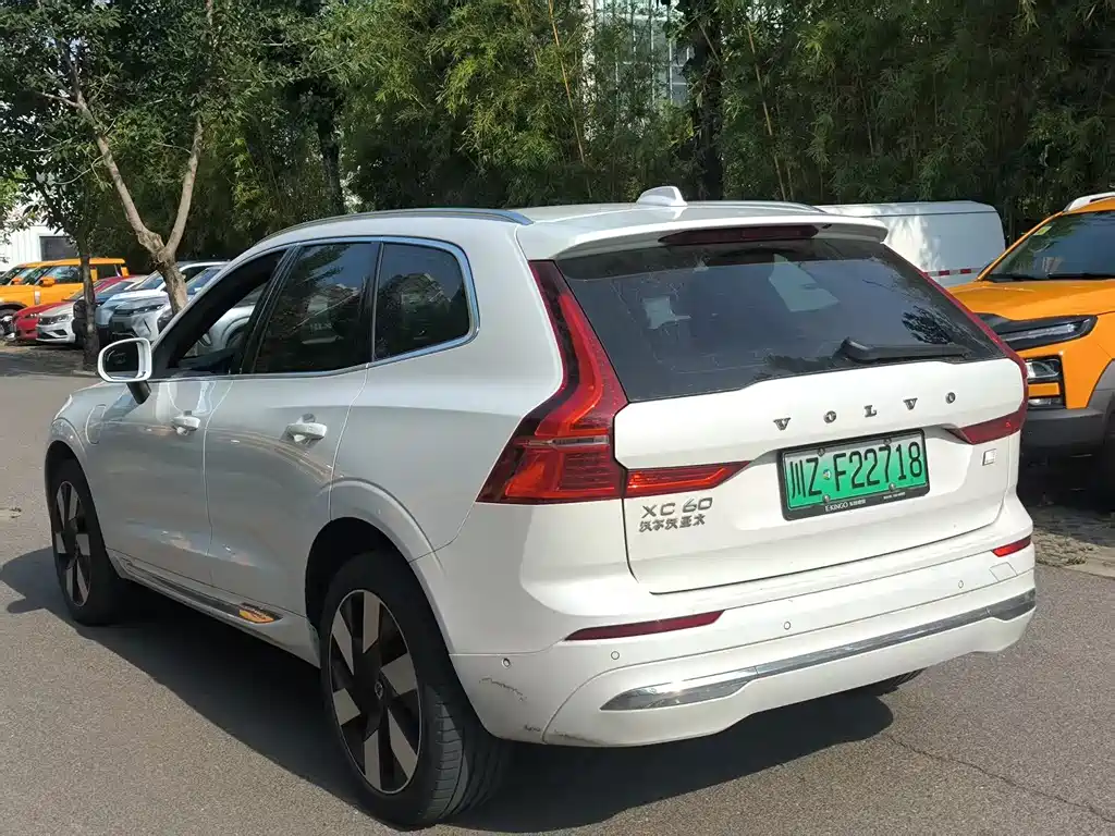 Volvo XC60 PHEV T8 PHEV Long Range 4 WD Smart Vision Luxury