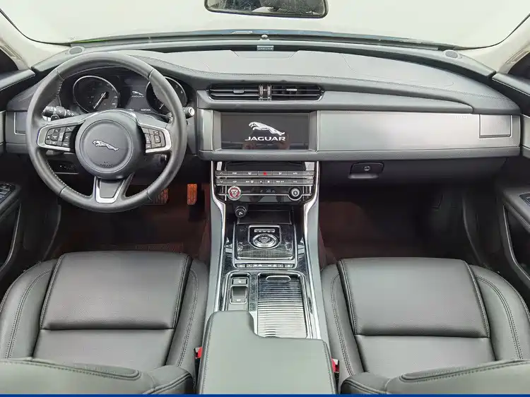 Jaguar XFL XFL 2.0 T 200 PS 2 WD Elegance