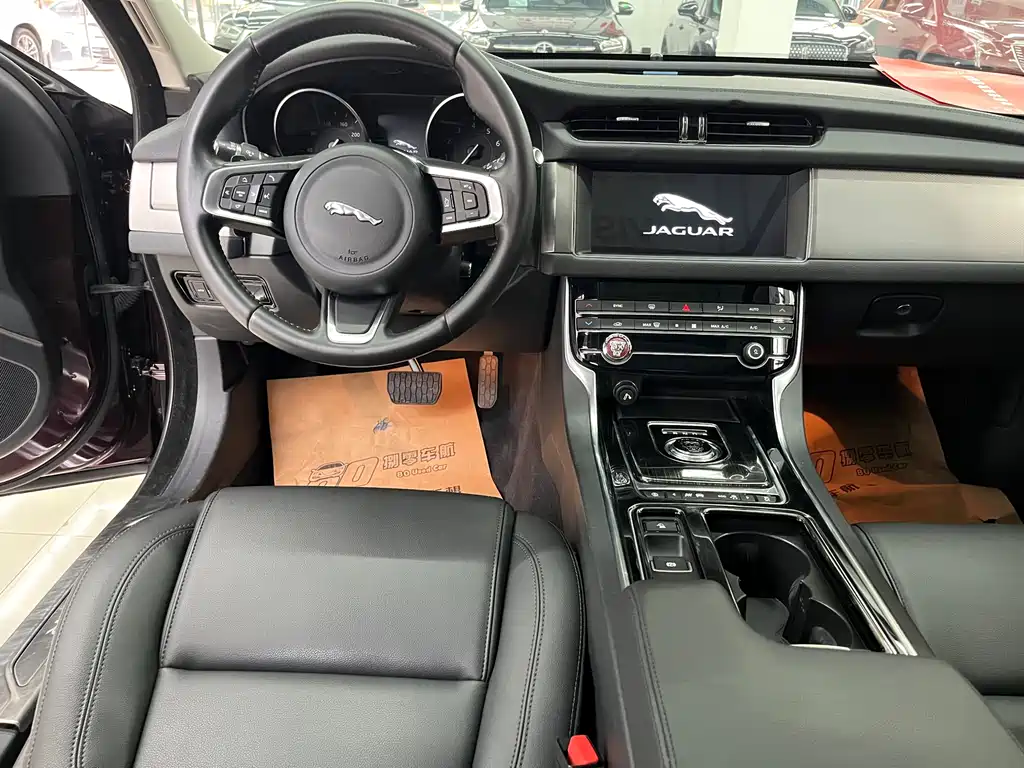 Jaguar XFL XFL 2.0 T 200 PS 2 WD Elegance