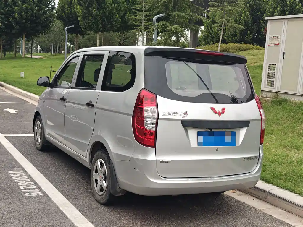 Wuling Hongguang 1.5 L Facelift S Comfort