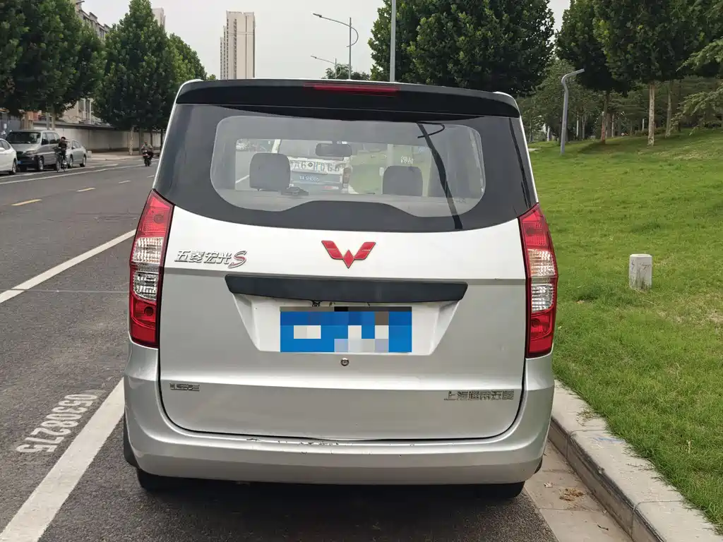 Wuling Hongguang 1.5 L Facelift S Comfort