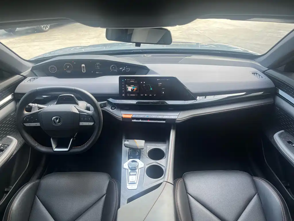 Changan UNI-V 1.5 T Distinguished