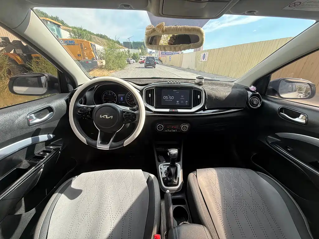 Stonic 1.4 L CVT Fun Enjoyment Sunroof