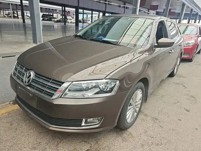 Volkswagen Gran Lavida 1.6 L Manual Comfort
