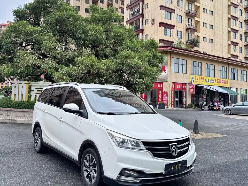 Baojun 730 1.5 L Manual Fashion 7-seat