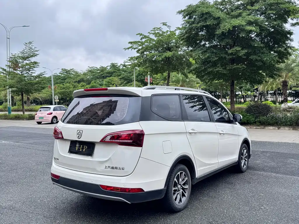 Baojun 730 1.5 L Manual Fashion 7-seat