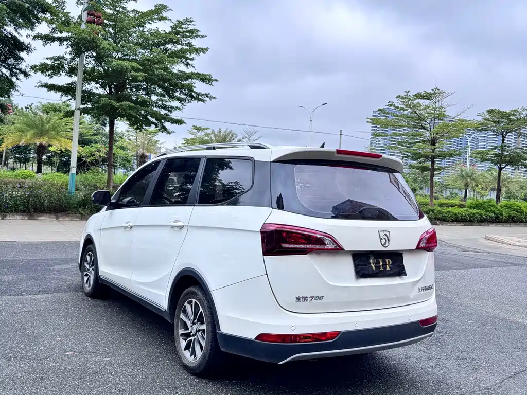 Baojun 730 1.5 L Manual Fashion 7-seat