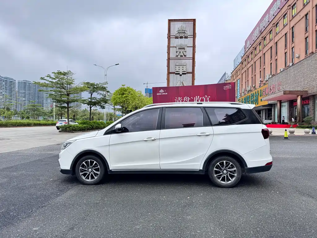 Baojun 730 1.5 L Manual Fashion 7-seat