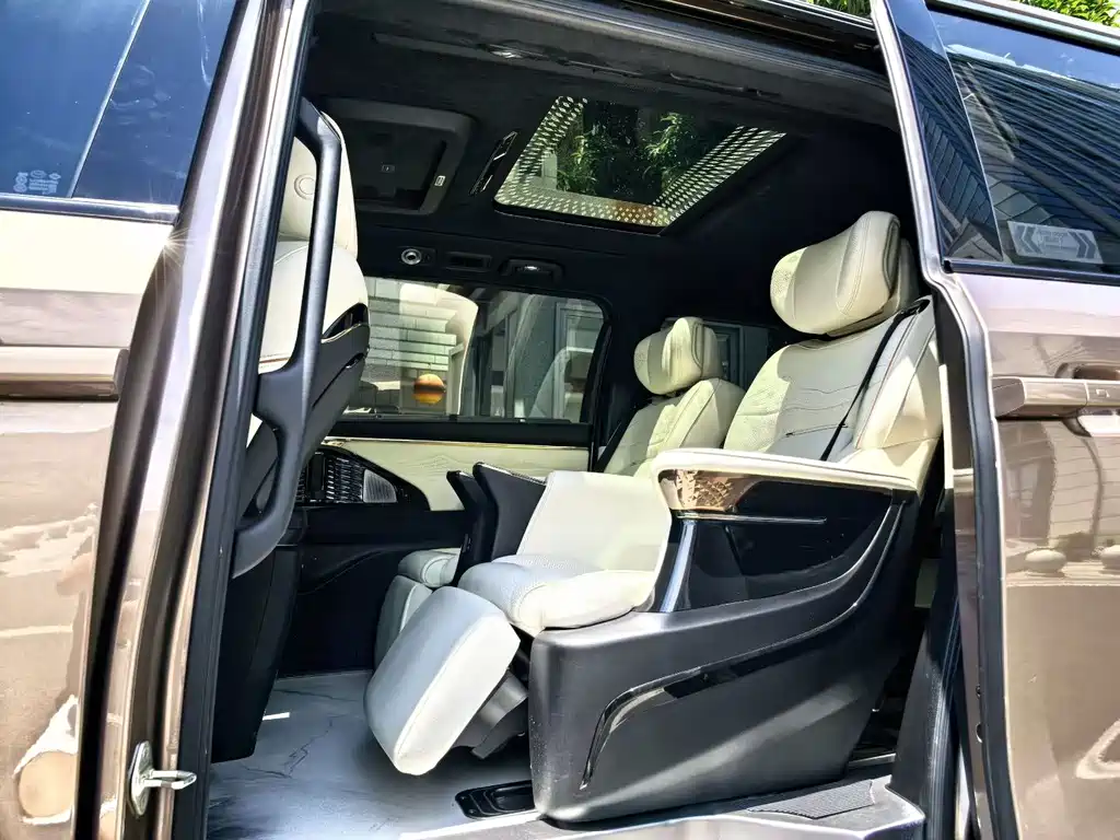GAC Trumpchi M8 Grandmaster Series Dual Engine Royal
