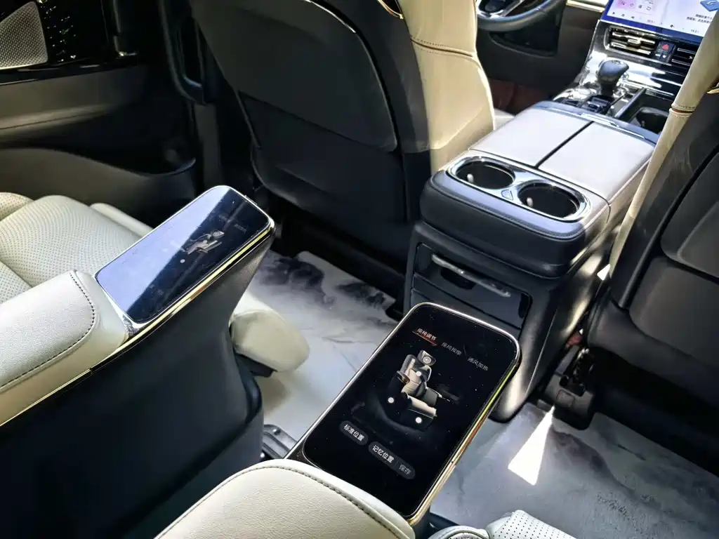 GAC Trumpchi M8 Grandmaster Series Dual Engine Royal