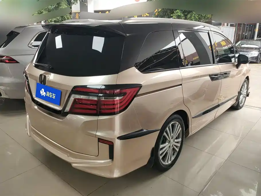 Elysion 2.4 L Luxury