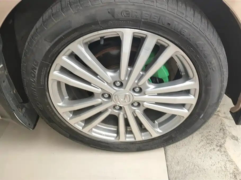 Elysion 2.4 L Luxury