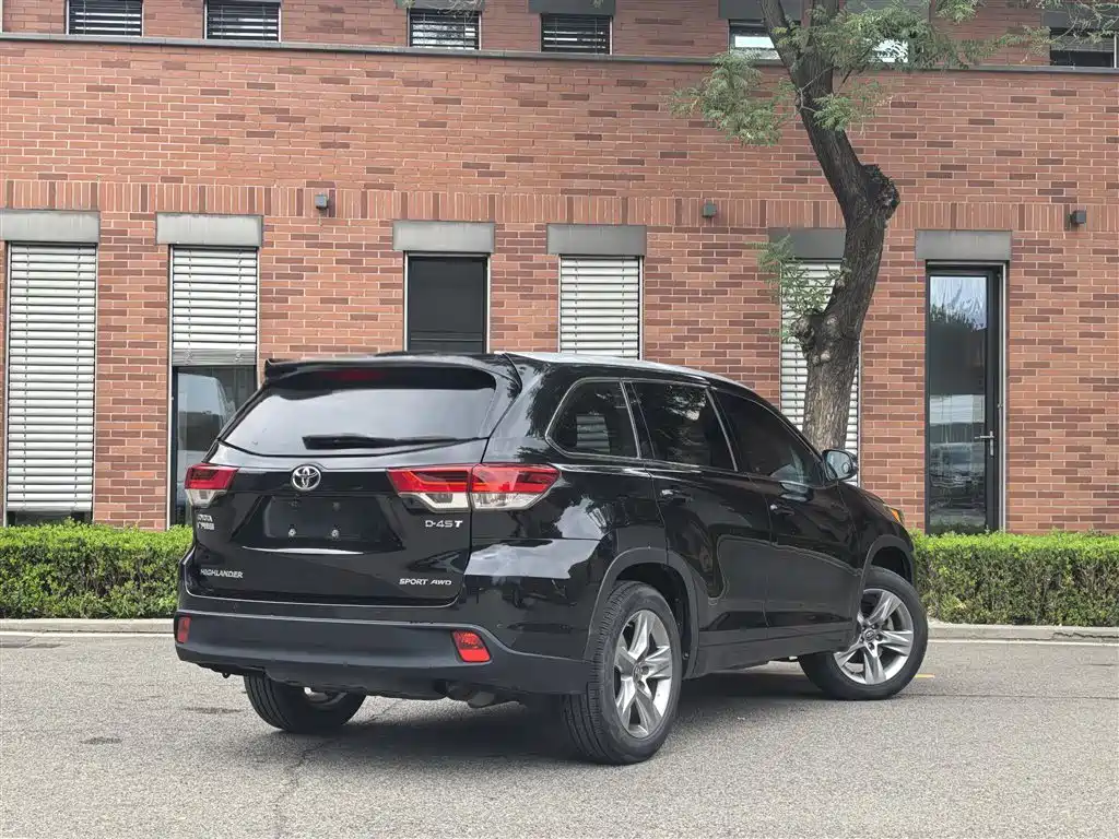 Highlander 2.0 T 4 WD Luxury 7-seat CN-V