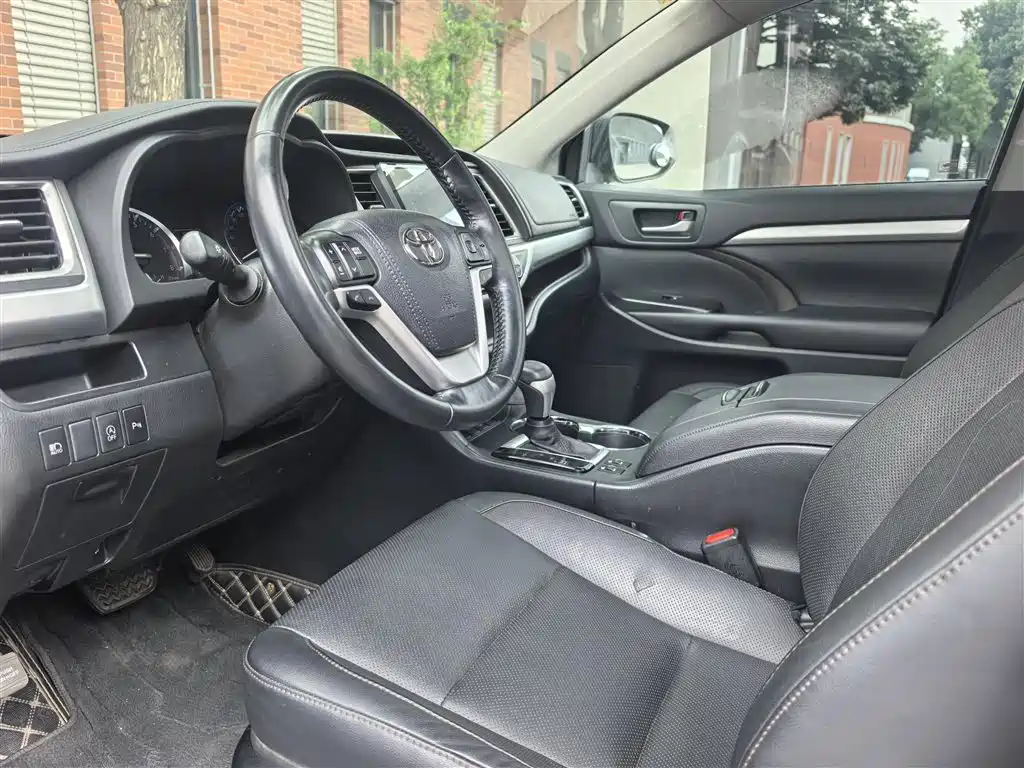Highlander 2.0 T 4 WD Luxury 7-seat CN-V
