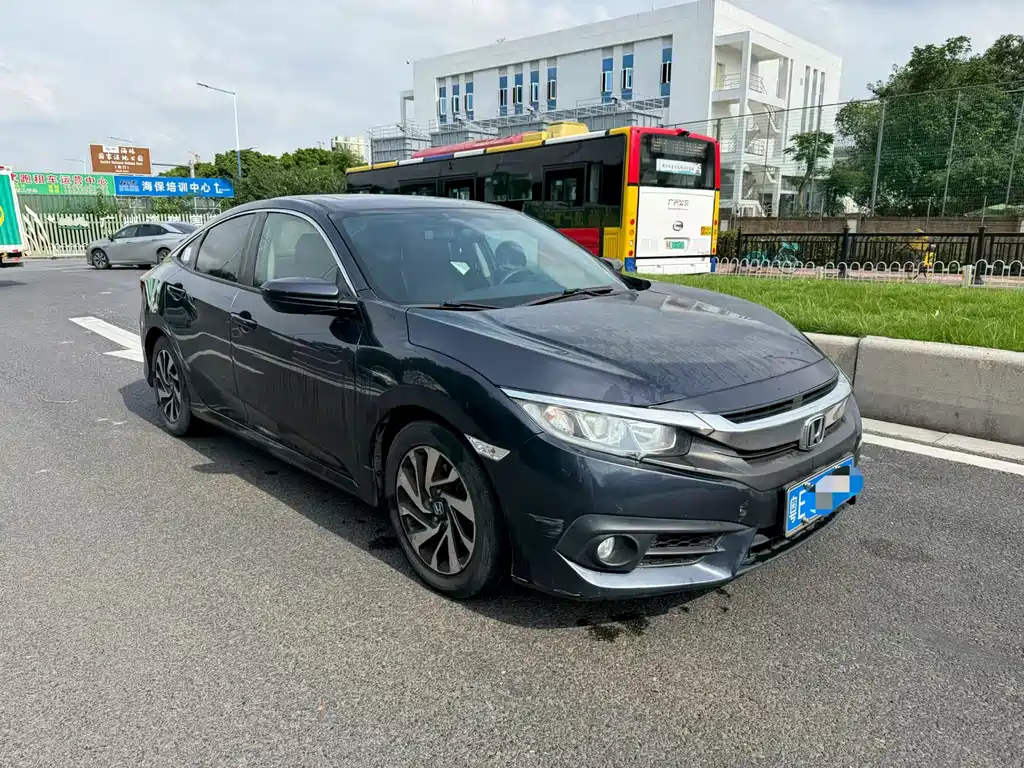 Civic 220 TURBO CVT Luxury