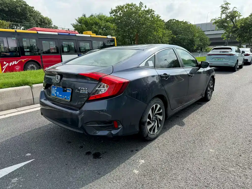 Civic 220 TURBO CVT Luxury