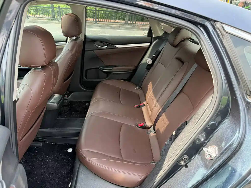 Civic 220 TURBO CVT Luxury