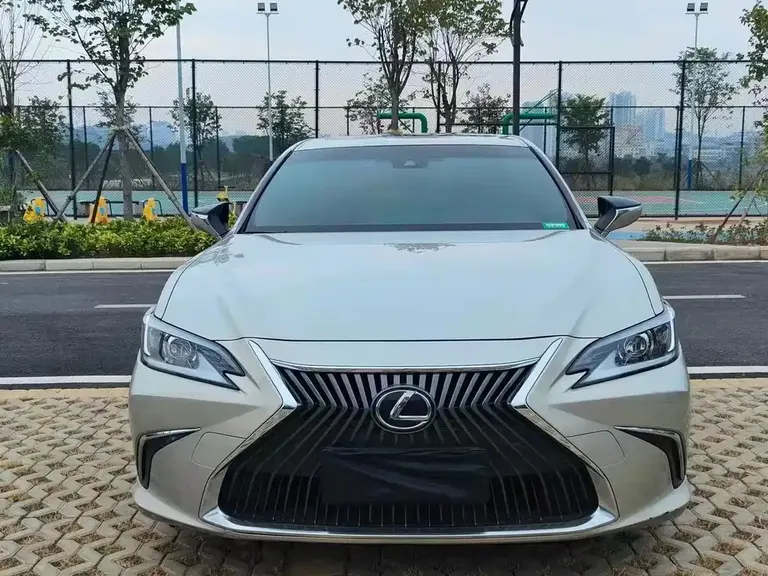 Lexus ES 200 Luxury