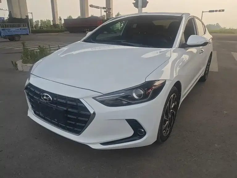 Hyundai Elantra 1.4 T DCT Dynamic Shine · Active