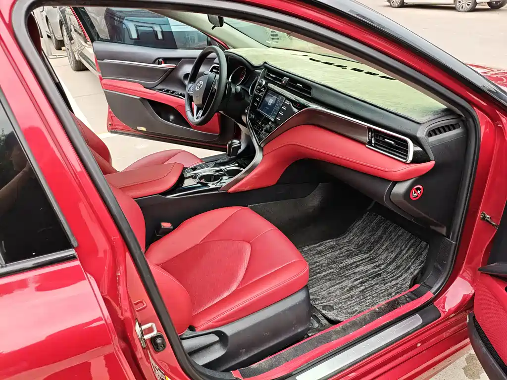 Camry 2.5 S Sharp Style