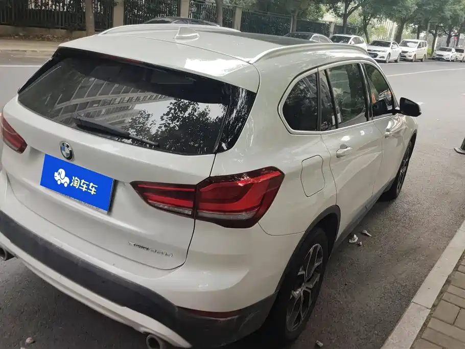 BMW X1 sDrive25 Li Leading