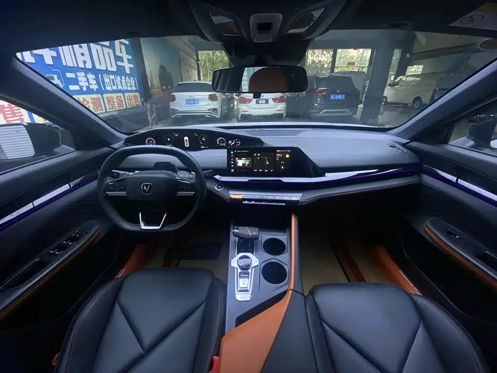 Changan UNI-V 1.5 T Distinguished