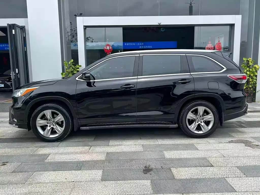 Highlander 2.0 T 4 WD Luxury 7-seat CN-V
