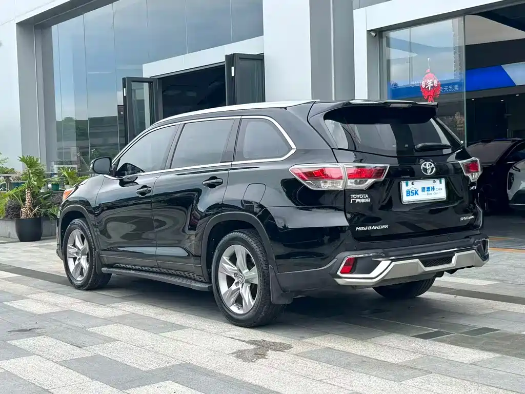 Highlander 2.0 T 4 WD Luxury 7-seat CN-V