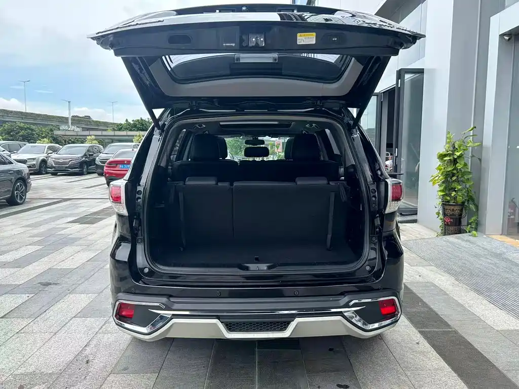 Highlander 2.0 T 4 WD Luxury 7-seat CN-V
