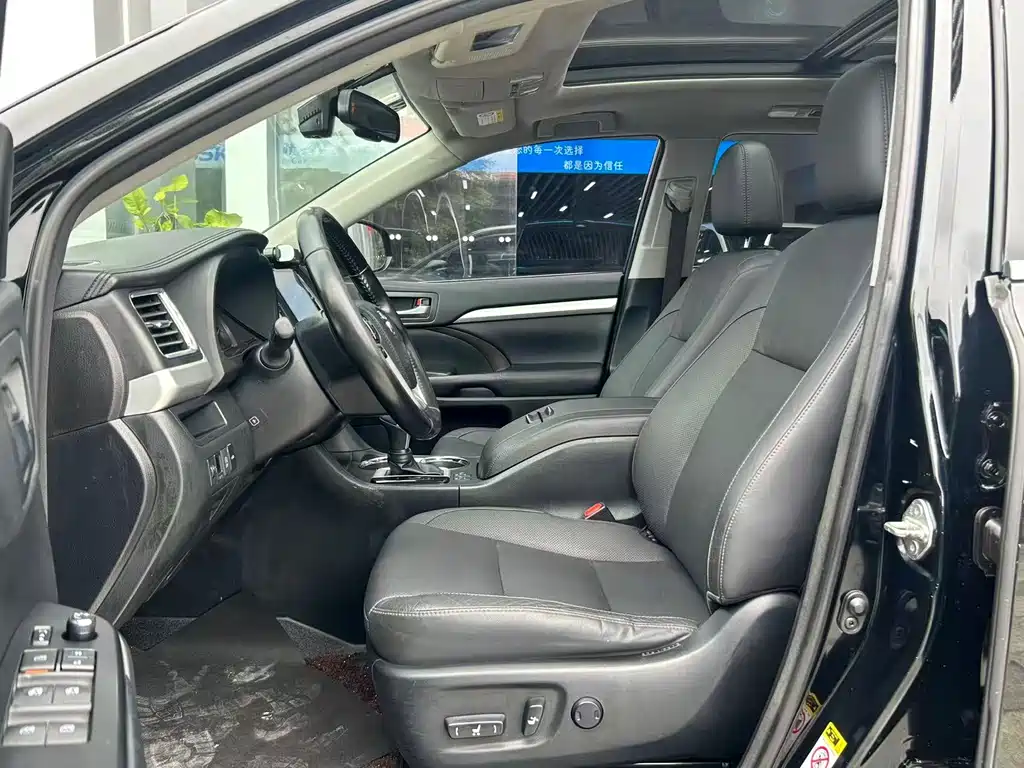 Highlander 2.0 T 4 WD Luxury 7-seat CN-V