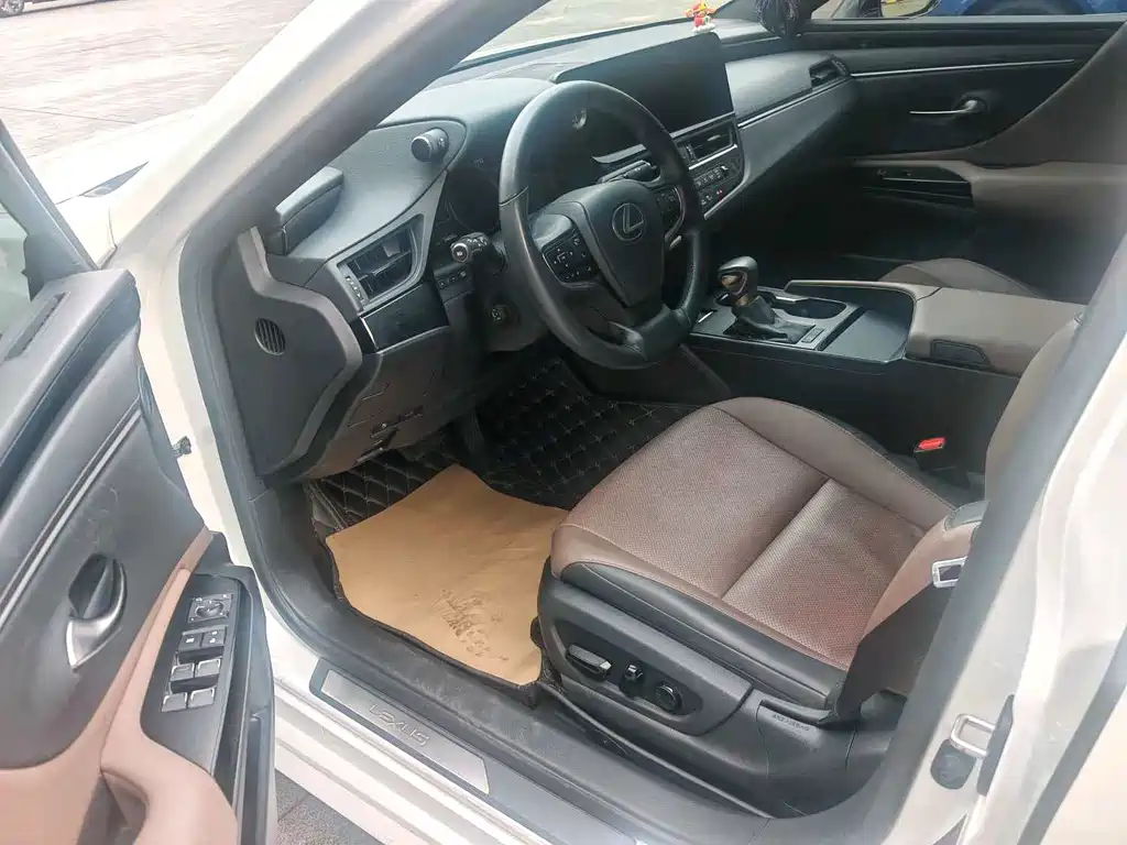 Lexus ES 200 Luxury