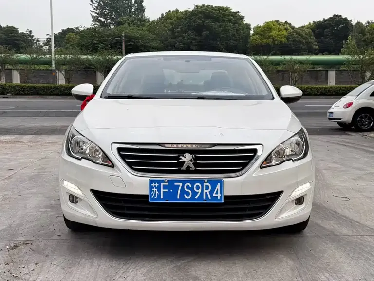 Peugeot 408 1.2 T Auto Luxury