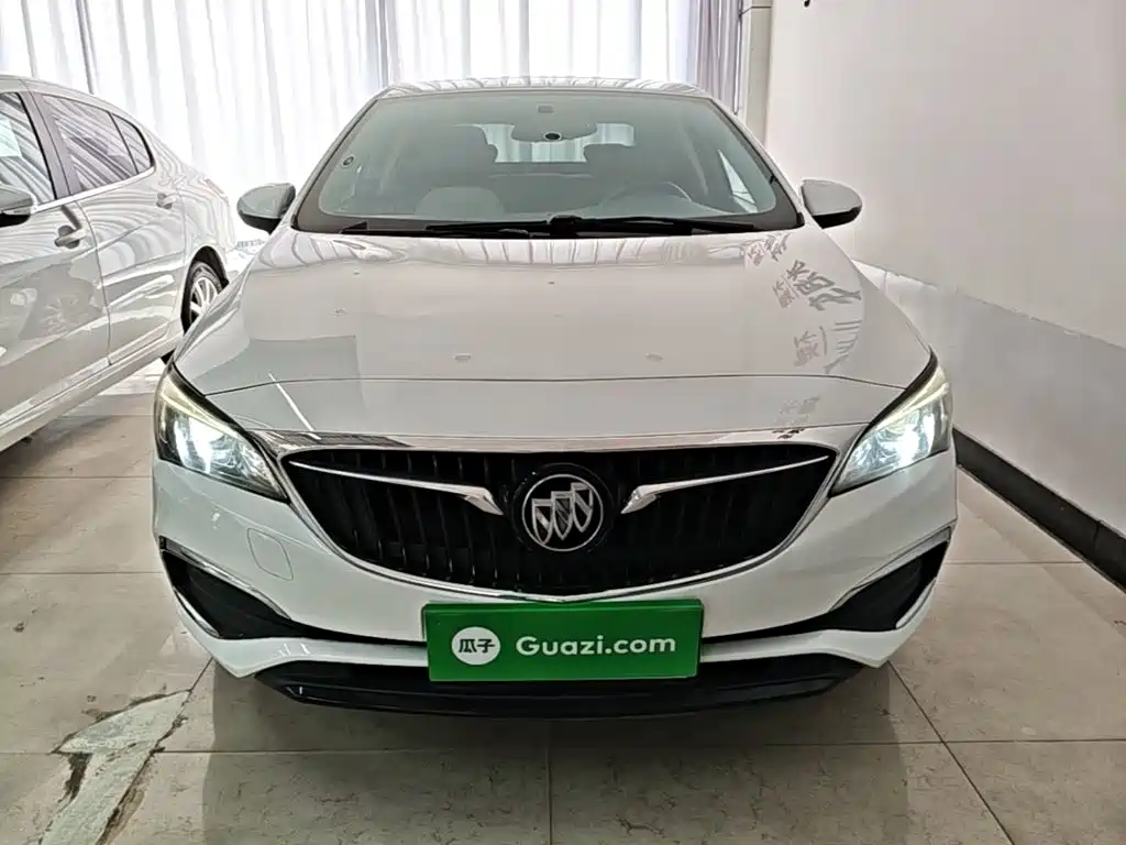 Verano Sedan 15 S Auto Leading