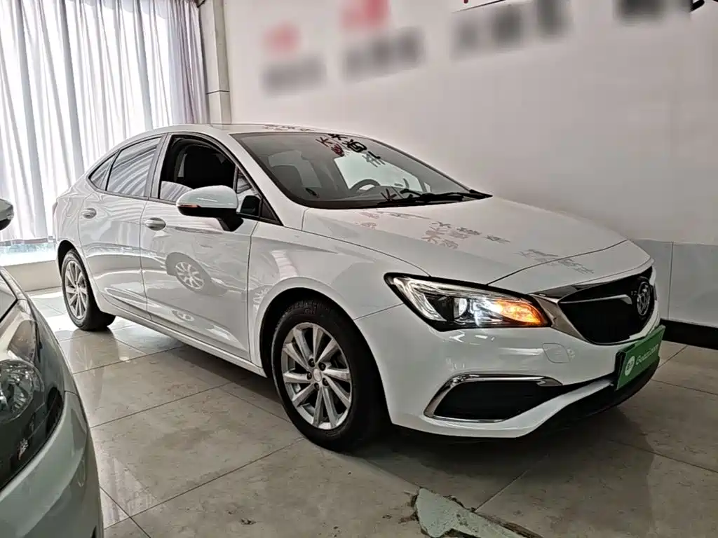 Verano Sedan 15 S Auto Leading