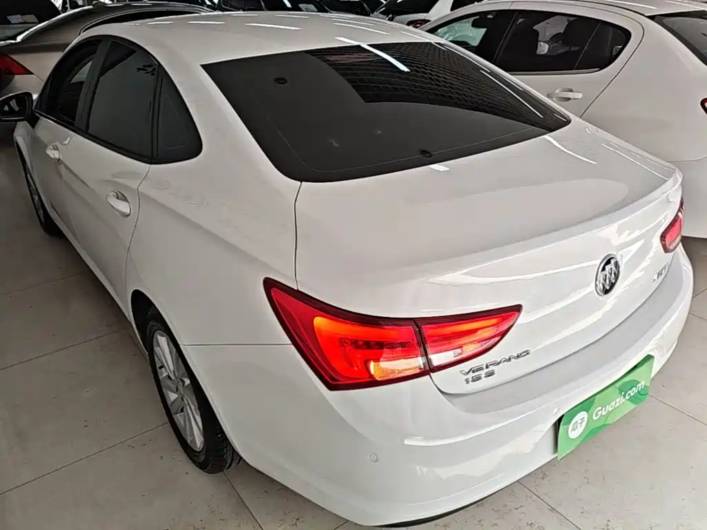 Verano Sedan 15 S Auto Leading